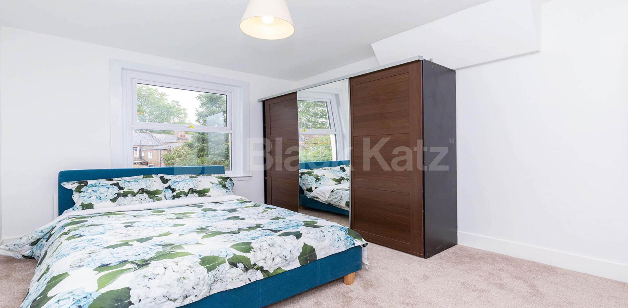 			Large Study, 2 Bedroom, 1 bath, 1 reception Flat			 Barratt Avenue, Alexandra Palace